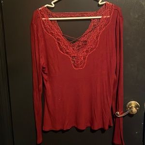 Jessica Simpson Maroon/Burgundy knit long sleeve v-neck top with keyhole & lace